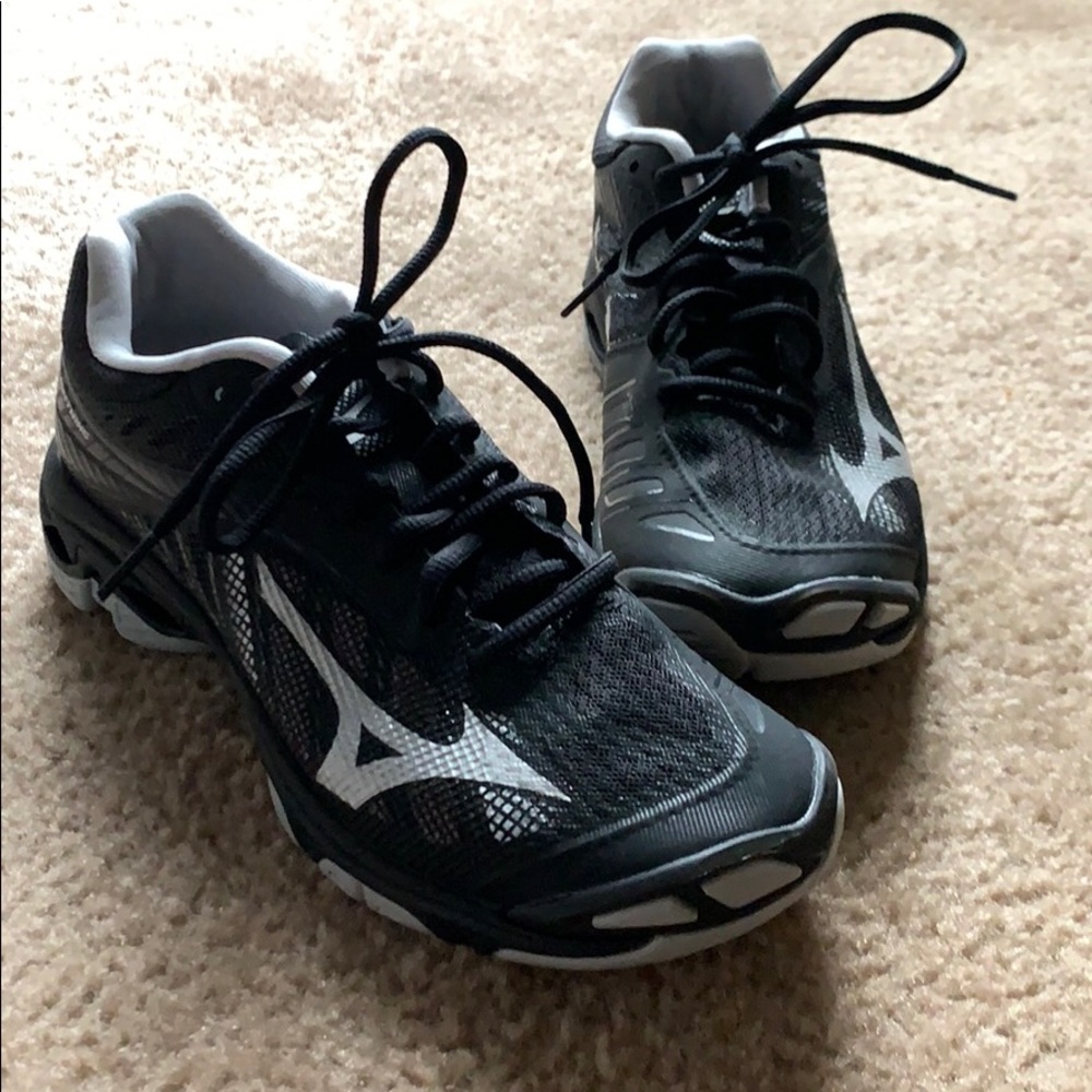 Mizuno Wave Lightning Z4